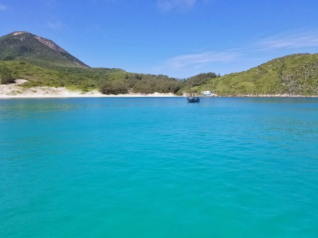 Praia do Farol, Arraial do Cabo — aguas cristalinas y arena blanca